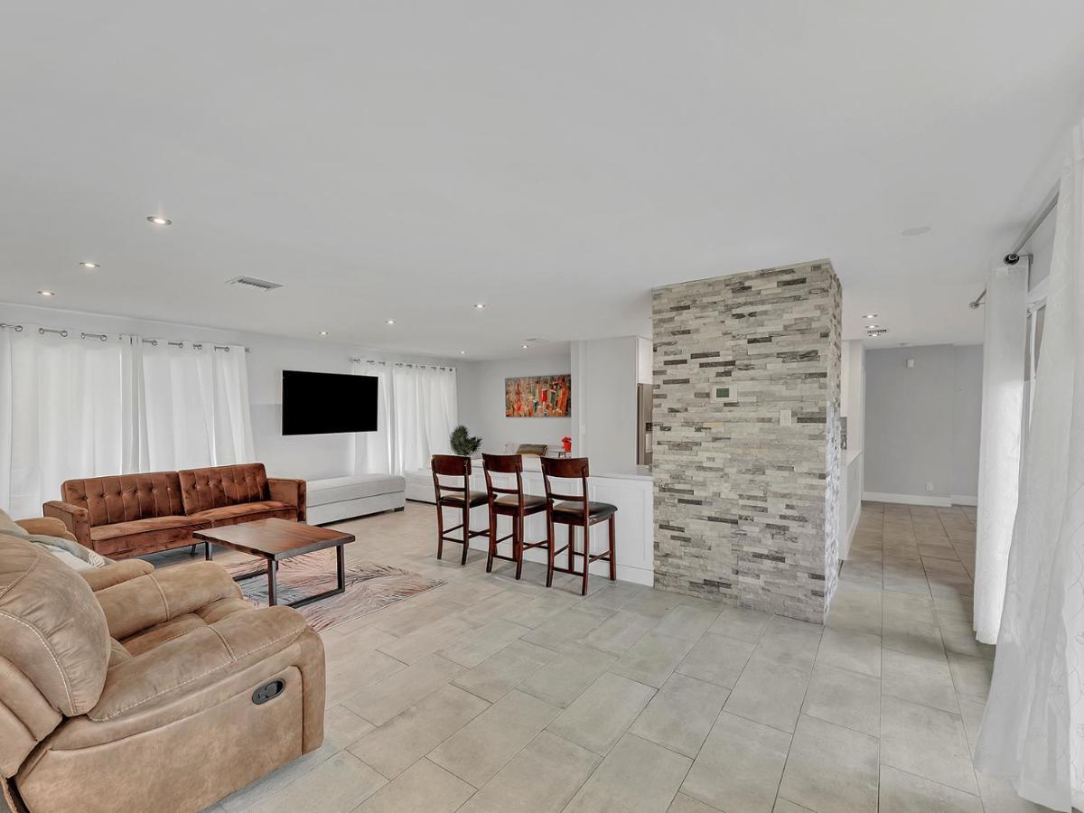 Supervilla - 3Br/2Ba - Pool - Walk To Beach Hollywood Exteriör bild